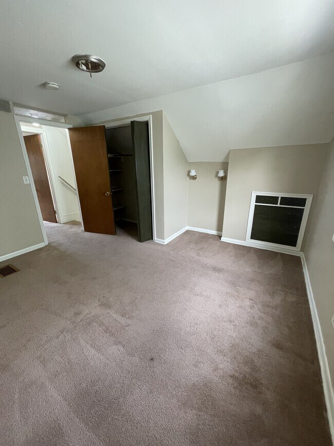 Building Photo - 2528 Forest Ave