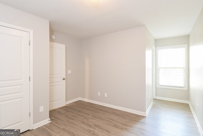 Building Photo - 121 Townview Dr