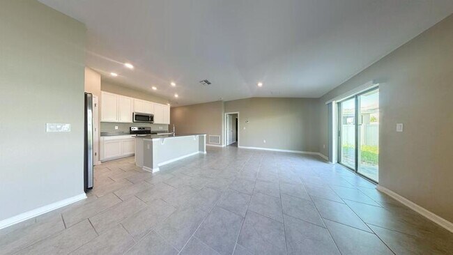 Building Photo - 272 Bergamot Lp