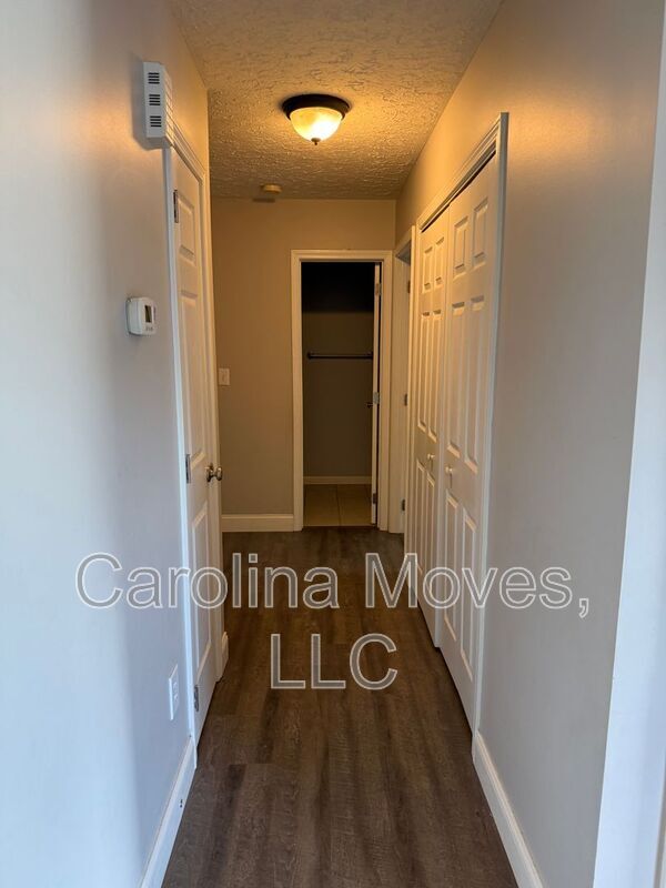 Building Photo - 600 Uneeda Ct