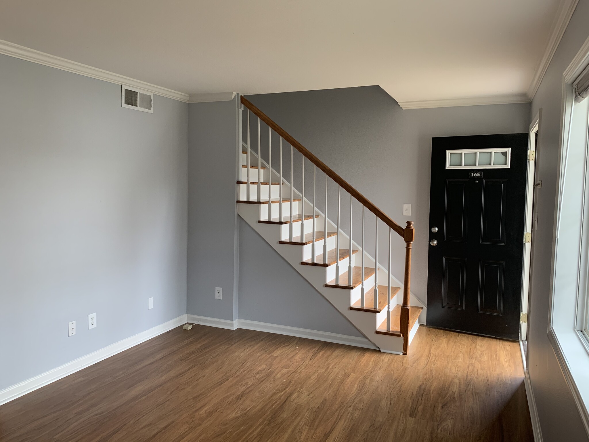 Living room - 6940 Roswell Rd