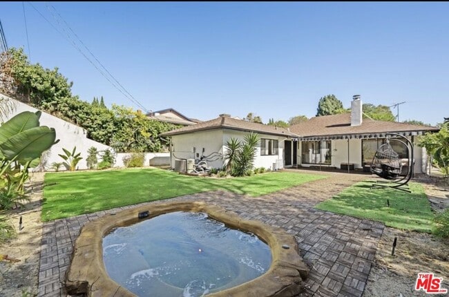 Building Photo - 2617 S Beverly Dr