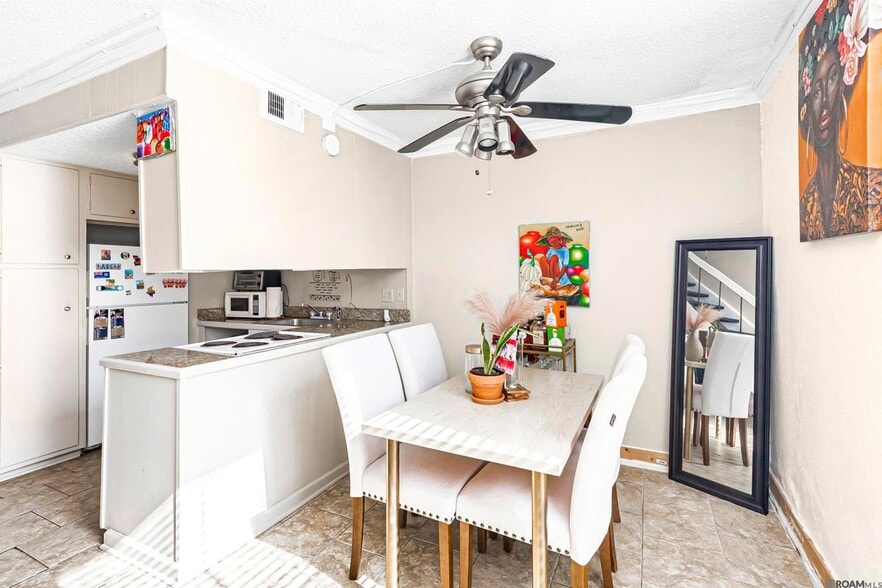 Building Photo - 3005 Highland Rd