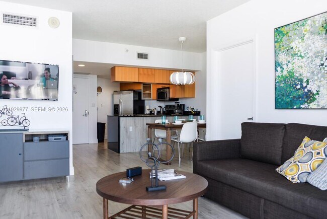 Building Photo - 1750 N Bayshore Dr