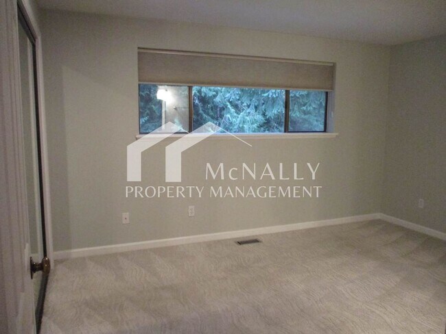 Building Photo - Spacious 3 Bedroom, 2.75 Bathroom Condo in Gig Harbor