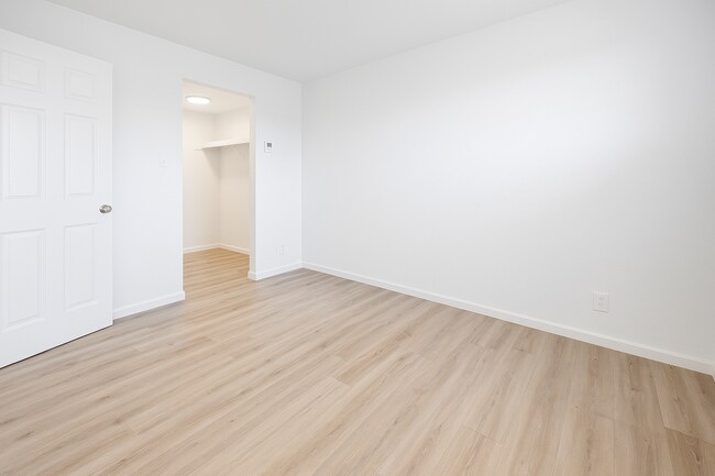 Building Photo - 604 S Bellview