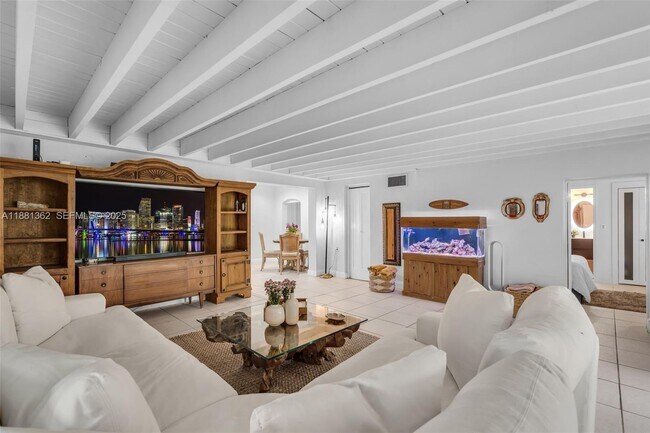 Building Photo - 1642 SW 16th St