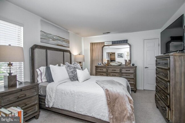 Building Photo - 1066 Gardenview Loop