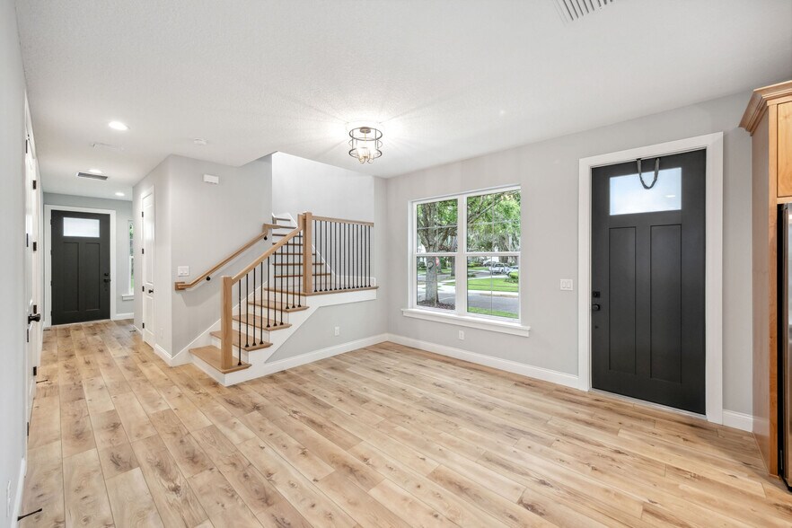 Building Photo - 444 Delaney Park Dr