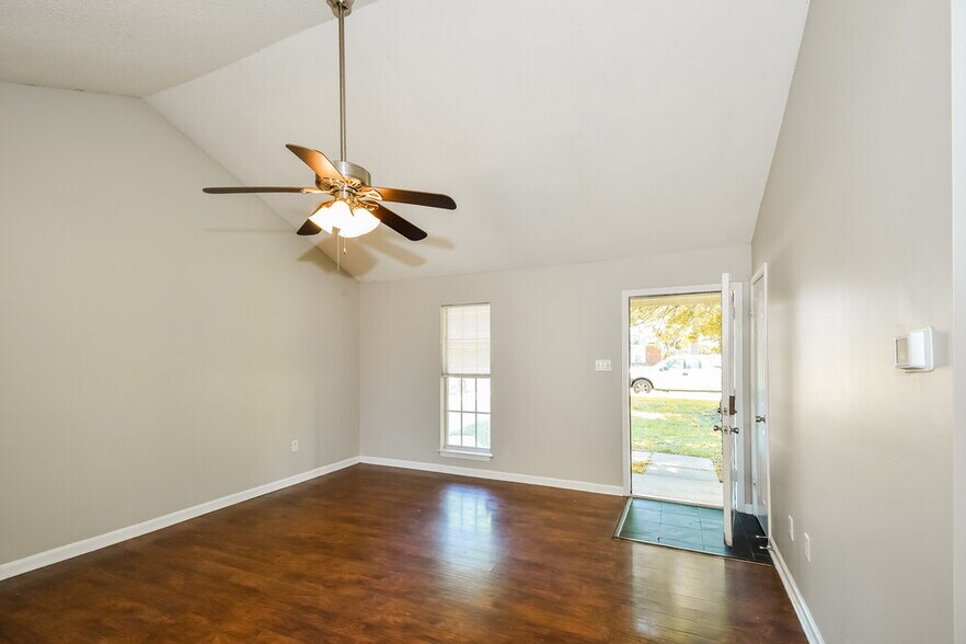 Building Photo - 7083 Layne Dr