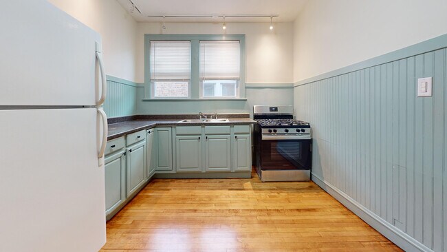 Building Photo - 6738 N Rockwell St