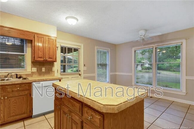 Building Photo - 405 Bannerman Pl