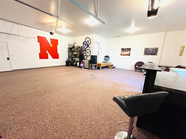 Building Photo - 5513 S Dubuque Ave