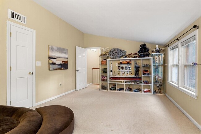 Building Photo - 168 Upton St