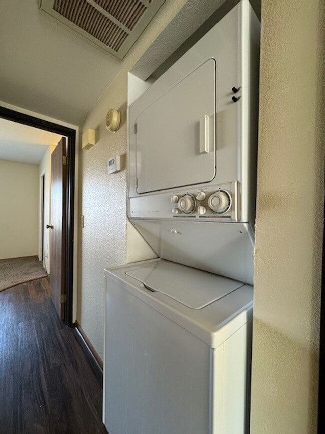 Building Photo - 1 BR 2Ba Condo across Colorado River, pool,spa,gated entry-All Appliances included