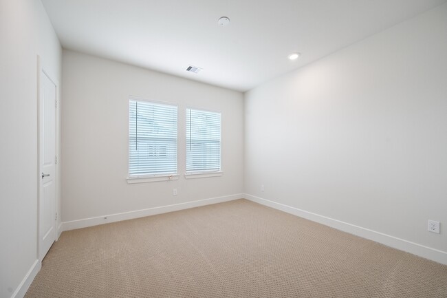 Building Photo - 24402 Colonial Willow Dr