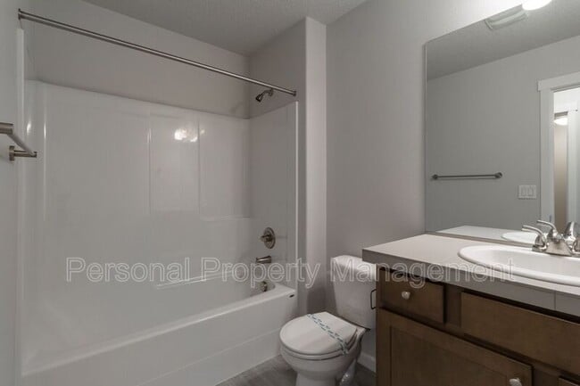 Building Photo - 5705 NE 59th Way