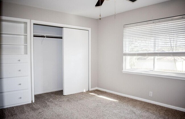 Building Photo - 7 Woody Creek Dr