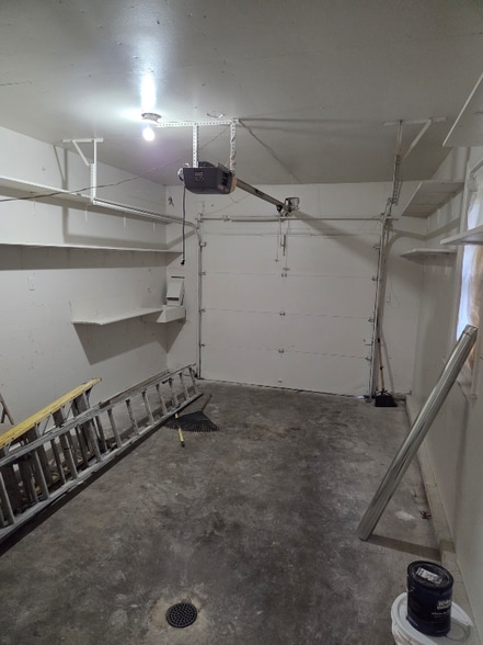 Building Photo - 1600 E 77th Terrace