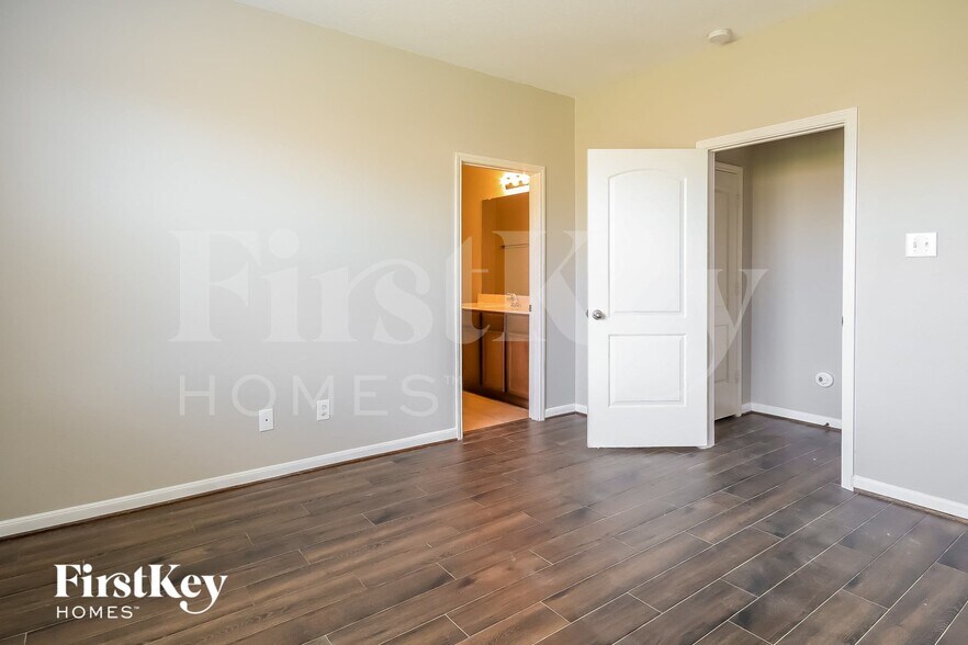 Building Photo - 20802 Echo Manor Dr