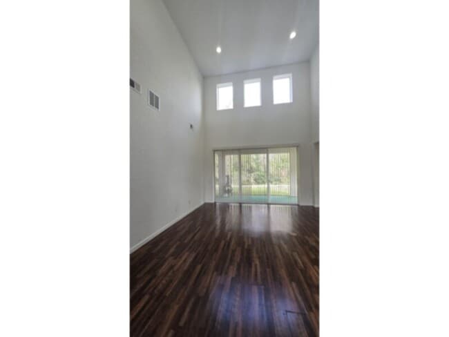 Building Photo - 4 b 2.5 b House w 2 car garage in Spring Isle