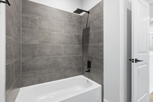 Building Photo - 413 Stonework Garden Ln