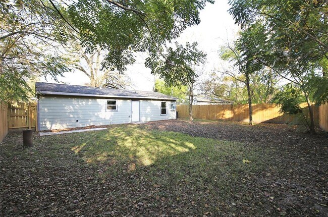 Building Photo - 5230 Pensdale St