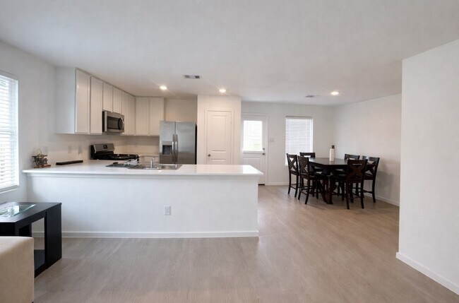 Building Photo - 21151 Vercelli St