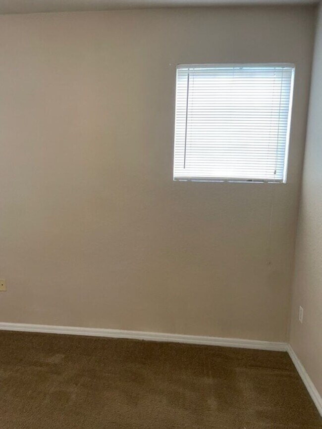 Building Photo - The Greens - 4221