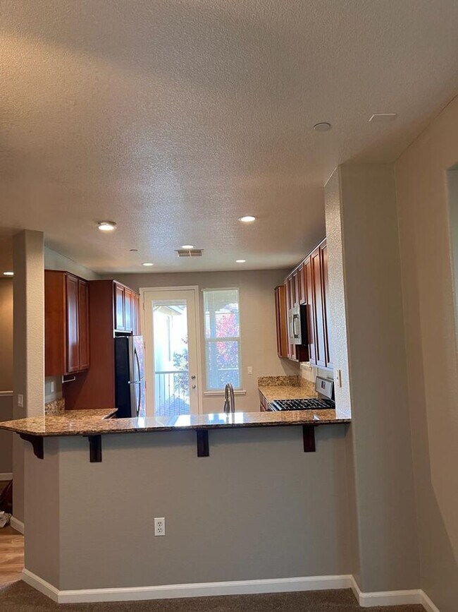 Building Photo - 427 Anchor Ln