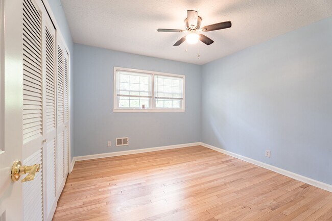 Building Photo - 607 3rd St Ext