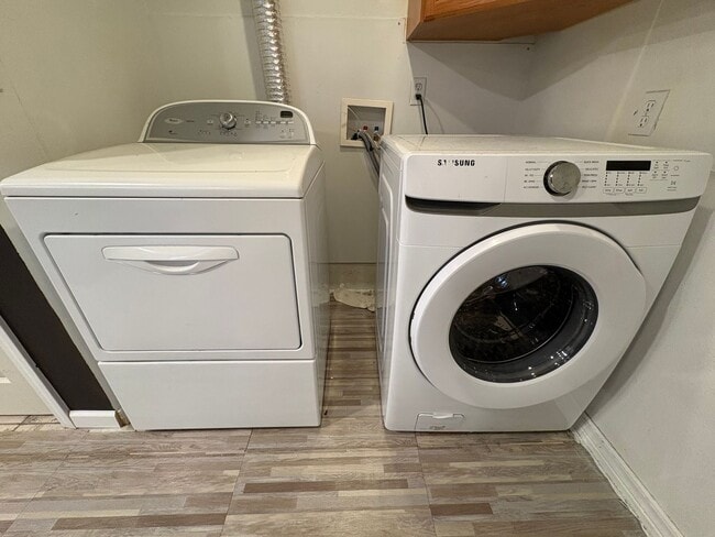 Building Photo - Beautiful 4 Bed 4 Bath Home in Lorson Ranch!!!