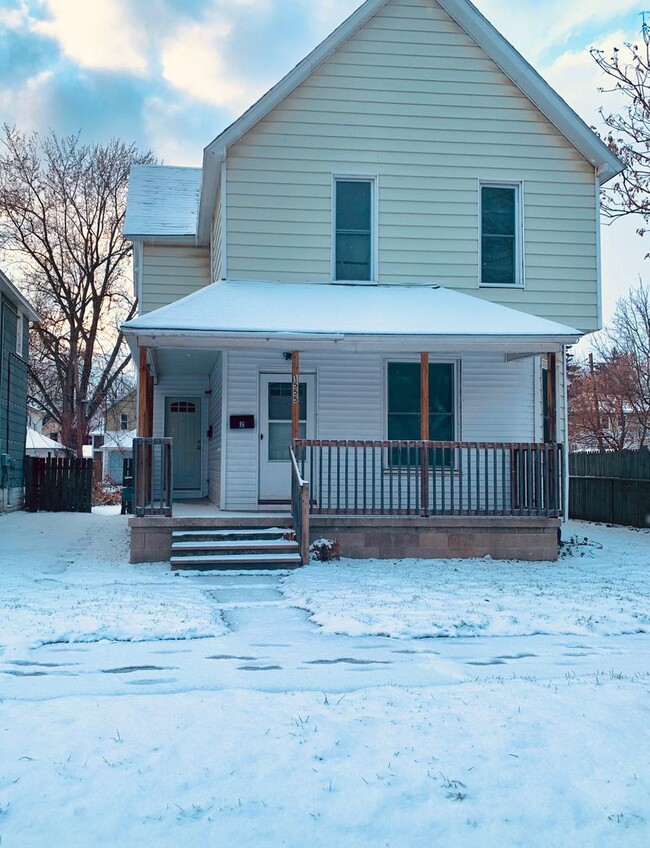 Building Photo - 1555 Broadway Ave NW