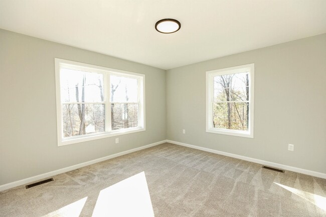 Building Photo - 231 Putnam Hill Rd