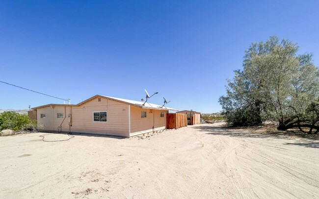 Building Photo - Cute 3 bedroom 2 bath in Desert Heights