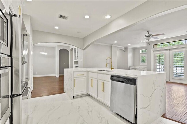 Building Photo - 1518 Bingham St