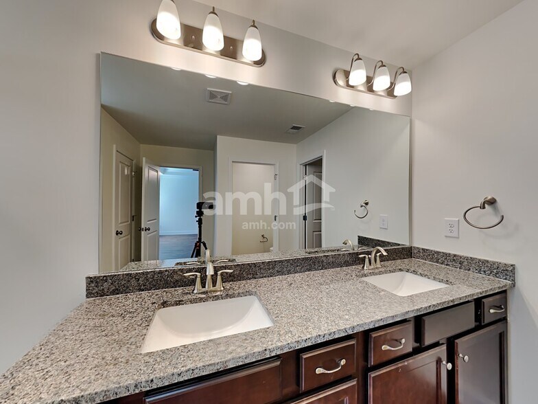 Building Photo - 1200 Ashlyn Ct