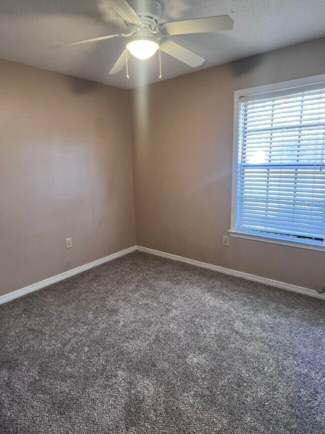 Building Photo - 345 John King Rd