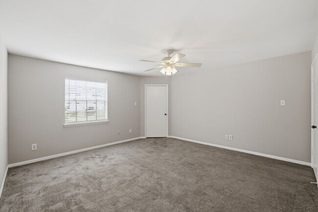 Building Photo - 2 River Creek Way