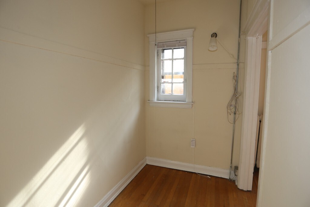 Building Photo - 710 W Barry Ave