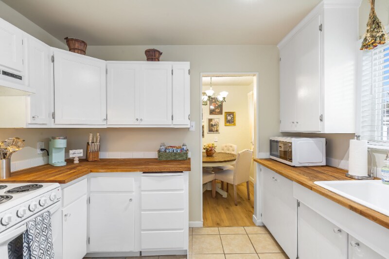 Building Photo - 10403 Dekoven Dr SW