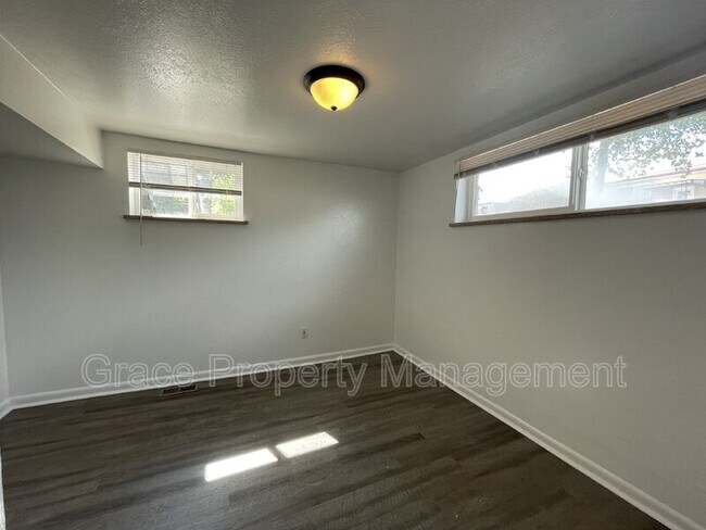 Building Photo - 4754 W 13th Ave