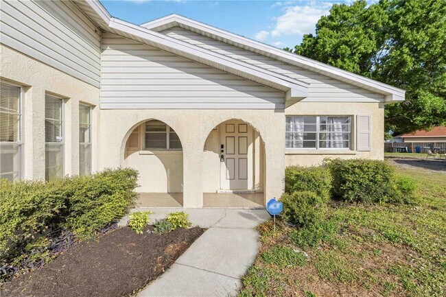 Building Photo - 2615 9th Ave Dr E