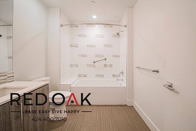 Building Photo - 1331 W 7th St