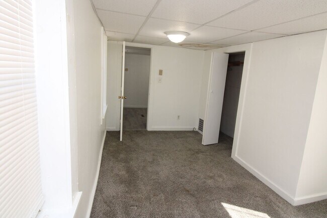 Building Photo - 546 Main St