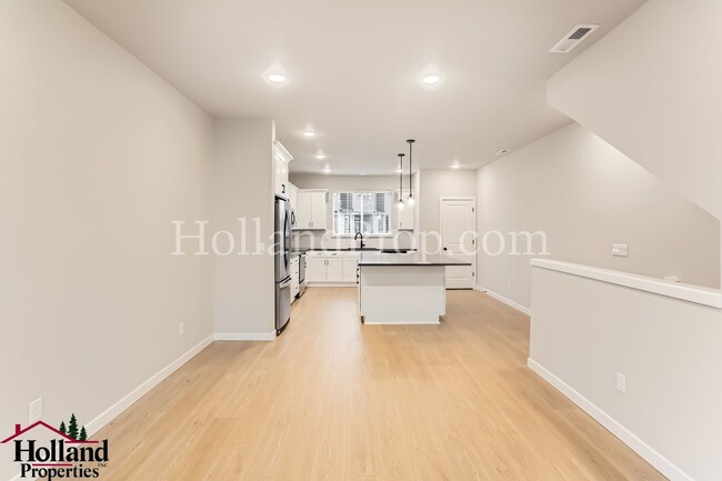 Building Photo - Stunning 2-Bedroom, 2.5-Bath Apartment wit...