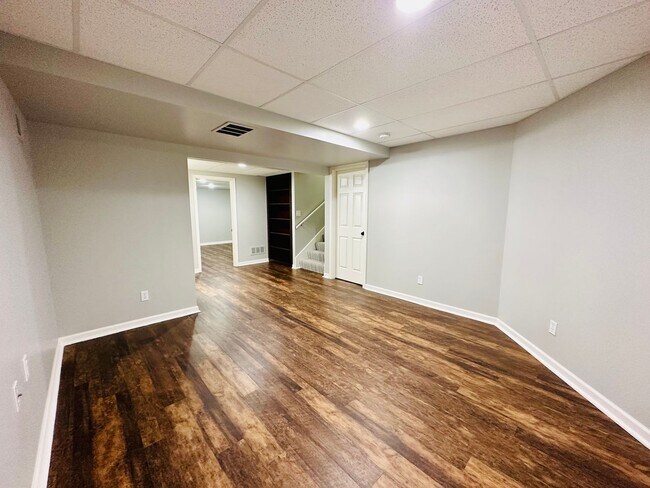 Building Photo - {10709}  Spacious Overland Park Duplex + T...