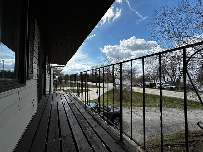 Building Photo - 2746 Nicolet Dr