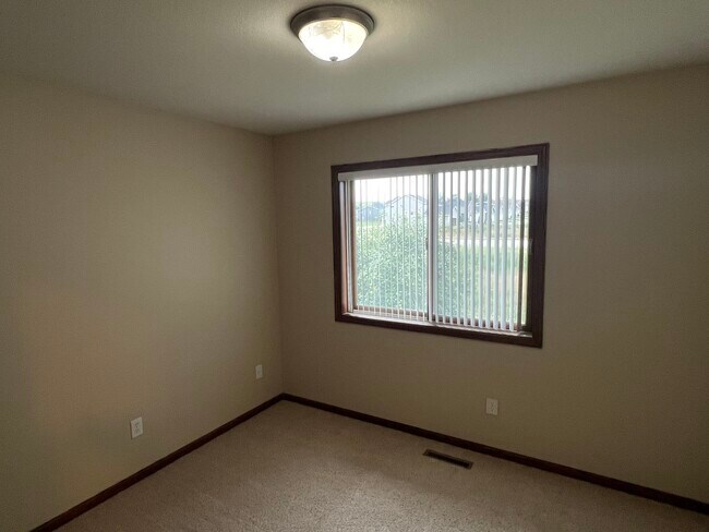 Building Photo - 5179 Castleview Dr NW