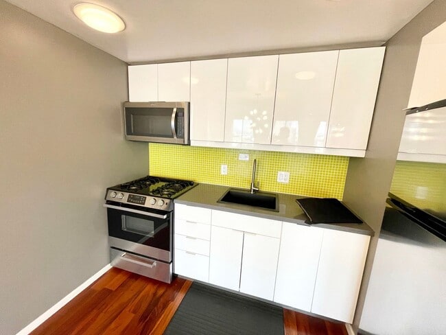 Building Photo - Prestigious BUNKER HILL TOWER - Downtown L...